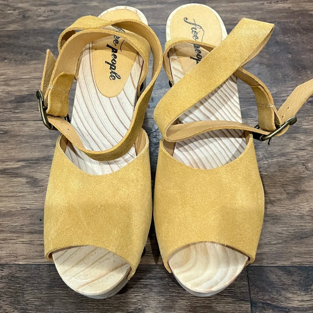 Free People‎ Tan Suede Pasadena Clogs Sz. 39 NWOB